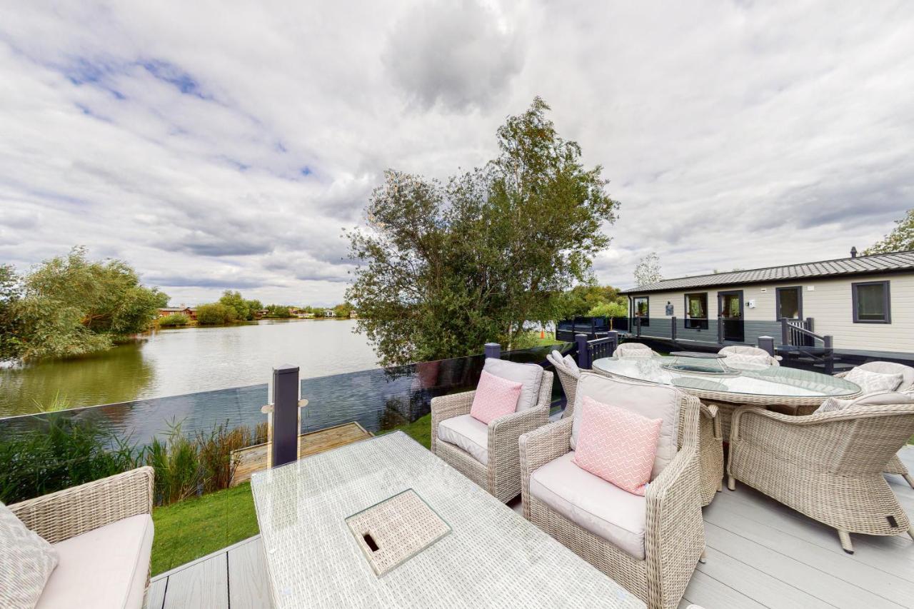 Tattershall Vip Lodge- Lakeside Setting With Hot Tub And Private Fishing Peg Situated On Osprey Lake Tattershall Park Kültér fotó