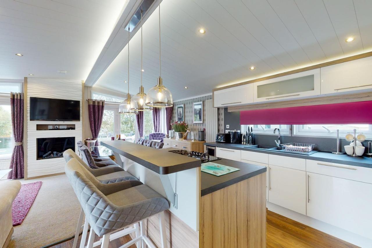 Tattershall Vip Lodge- Lakeside Setting With Hot Tub And Private Fishing Peg Situated On Osprey Lake Tattershall Park Kültér fotó