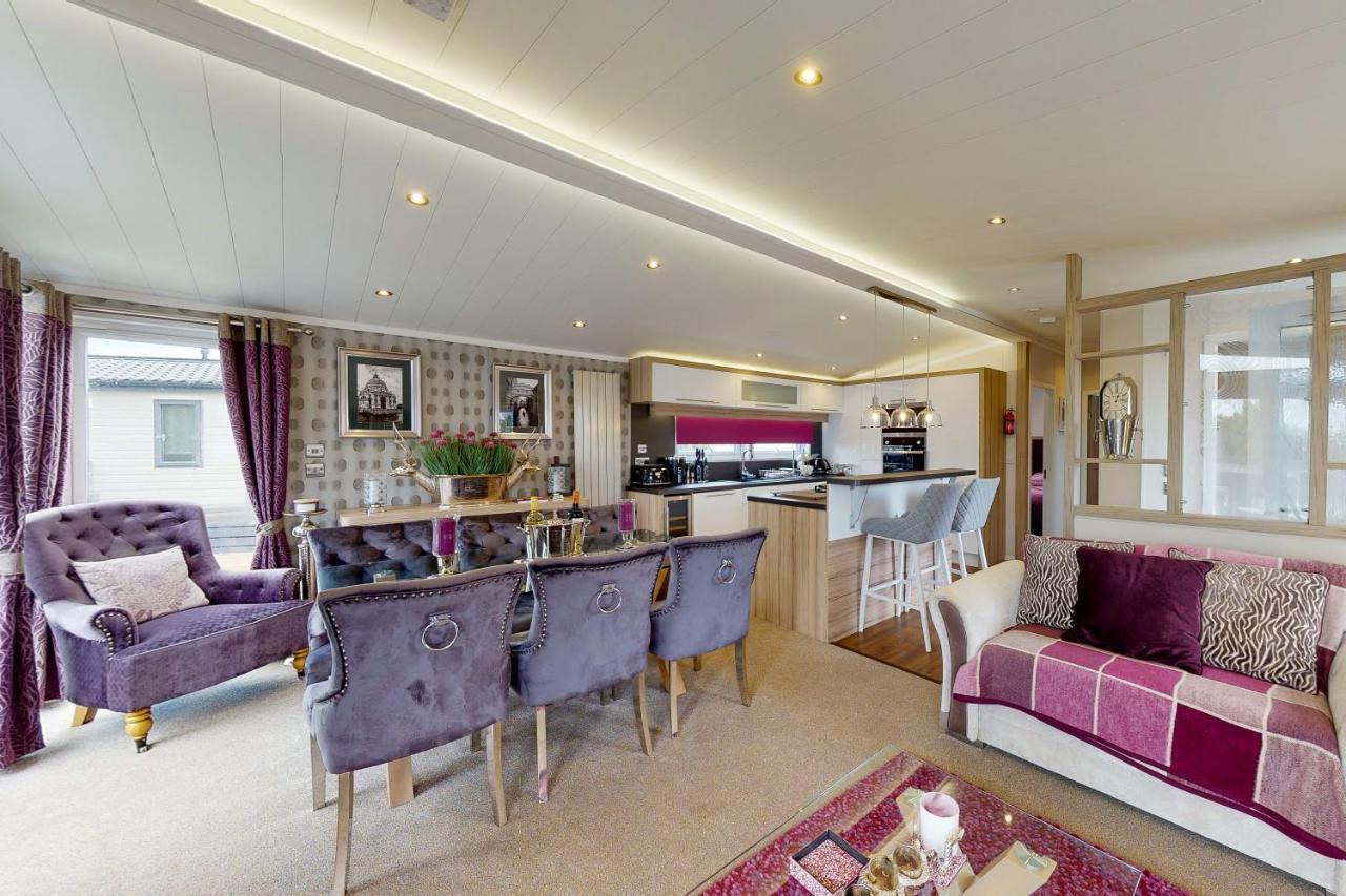 Tattershall Vip Lodge- Lakeside Setting With Hot Tub And Private Fishing Peg Situated On Osprey Lake Tattershall Park Kültér fotó
