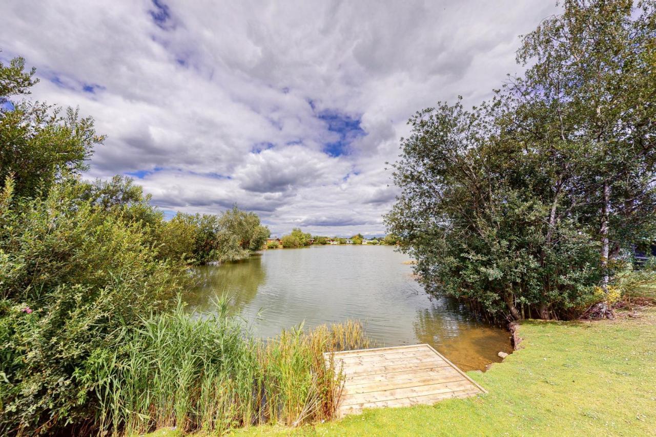 Tattershall Vip Lodge- Lakeside Setting With Hot Tub And Private Fishing Peg Situated On Osprey Lake Tattershall Park Kültér fotó
